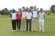 <center>Trois stars du golf réunionnais <br>avec les marmailles de 1000 Sourires