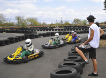 Les marmailles découvrent le kart avec des champions