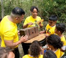 <center>Les marmailles de 1000 Sourires participent à un « Mascarena Kids »  avec les finalistes de l’émission, Moustache Kréol, le Journal d’une Bridée     et l’Illusionniste Vadrame Clair 