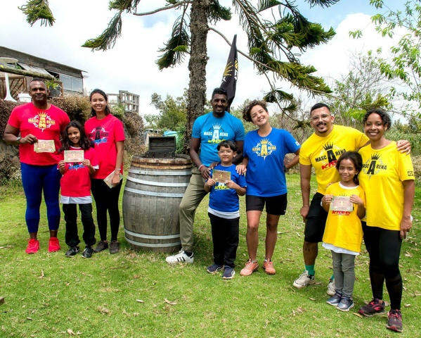 <center>Les marmailles de 1000 Sourires participent à un « Mascarena Kids »  avec les finalistes de l’émission, Moustache Kréol, le Journal d’une Bridée     et l’Illusionniste Vadrame Clair 