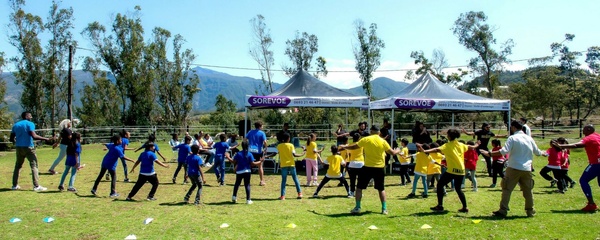 <center>Les marmailles de 1000 Sourires participent à un « Mascarena Kids »  avec les finalistes de l’émission, Moustache Kréol, le Journal d’une Bridée     et l’Illusionniste Vadrame Clair 