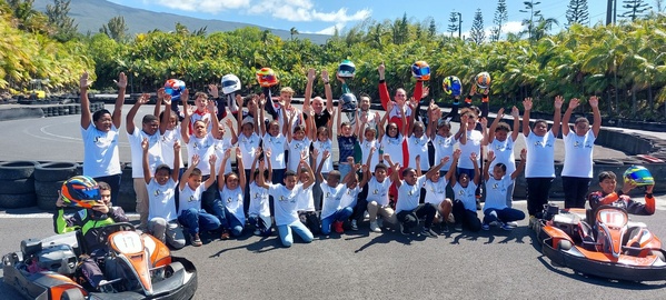 Association 1000 Sourires : les marmailles s’initient au karting                     avec des champions de La Réunion