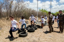 <center>Une journée d'aventures avec les militaires du<br> 2e RPIMa pour les marmailles de 1000 Sourires avec les parrains de l’opération : Moustache Kréol, le journal d’Une Bridée et Cécile Agathe