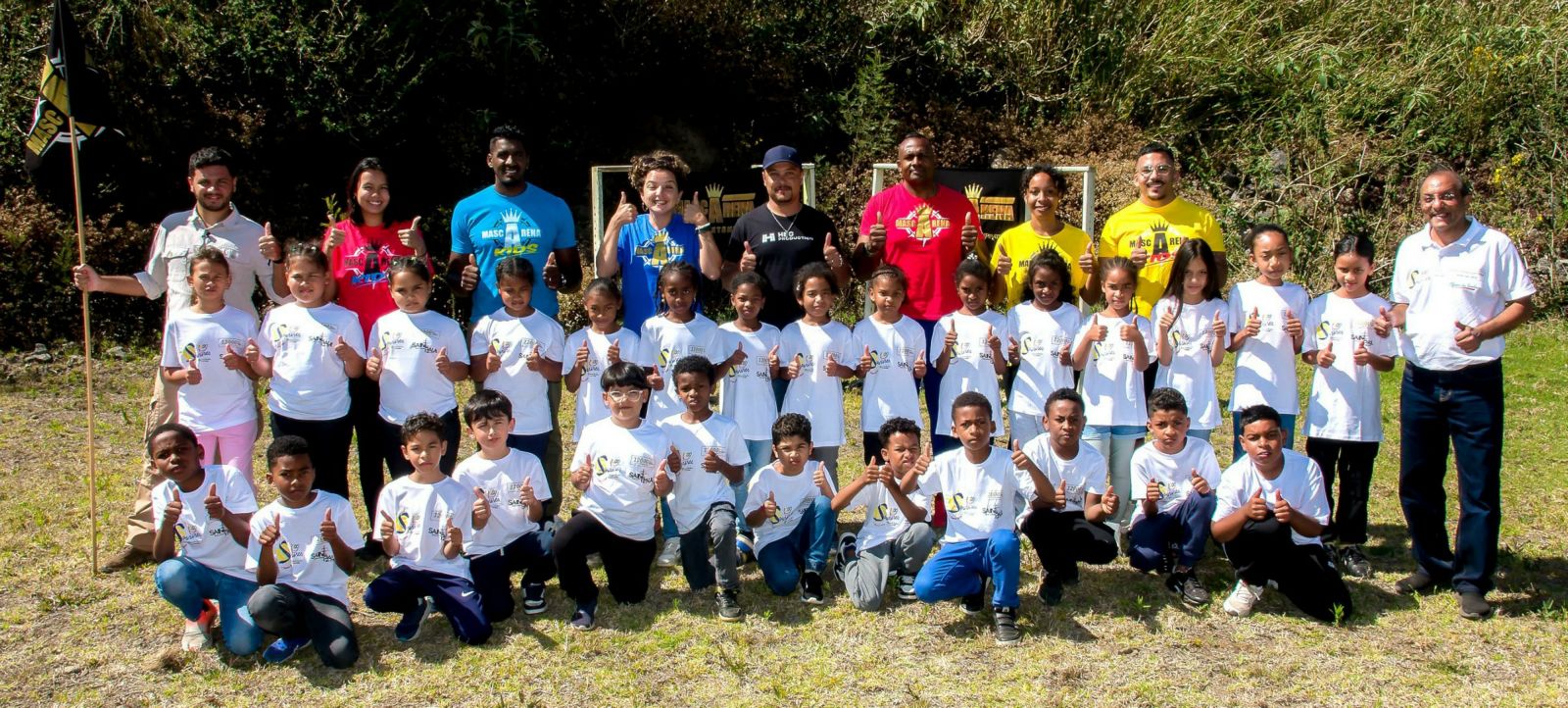 <center>Les marmailles de 1000 Sourires participent à un « Mascarena Kids »  avec les finalistes de l’émission, Moustache Kréol, le Journal d’une Bridée     et l’Illusionniste Vadrame Clair 