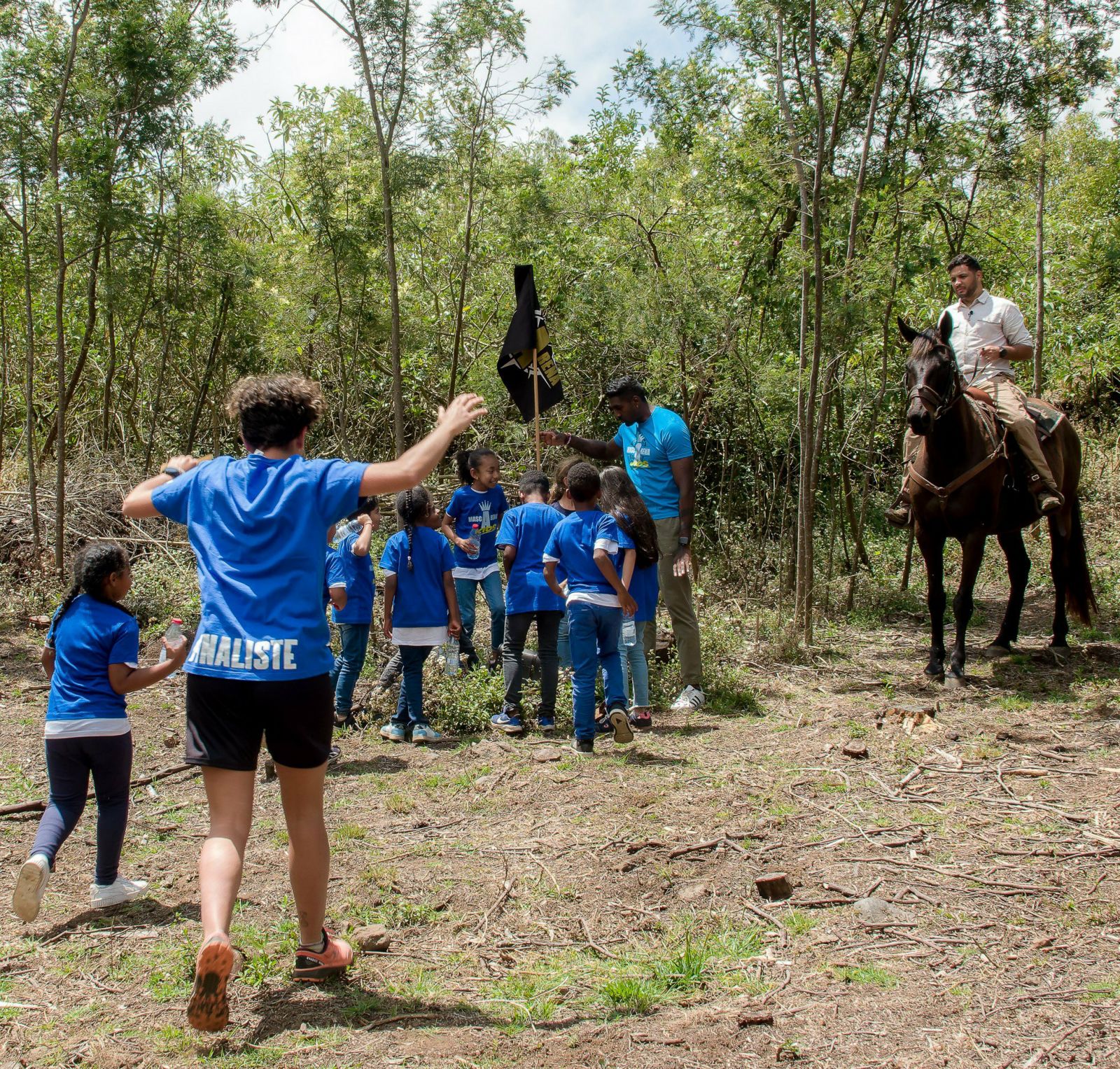 <center>Les marmailles de 1000 Sourires participent à un « Mascarena Kids »  avec les finalistes de l’émission, Moustache Kréol, le Journal d’une Bridée     et l’Illusionniste Vadrame Clair 